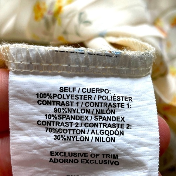 Taylor & Sage Floral Sleeveless Blouse with Lace Neckline – Size XS - Picture 8 of 11